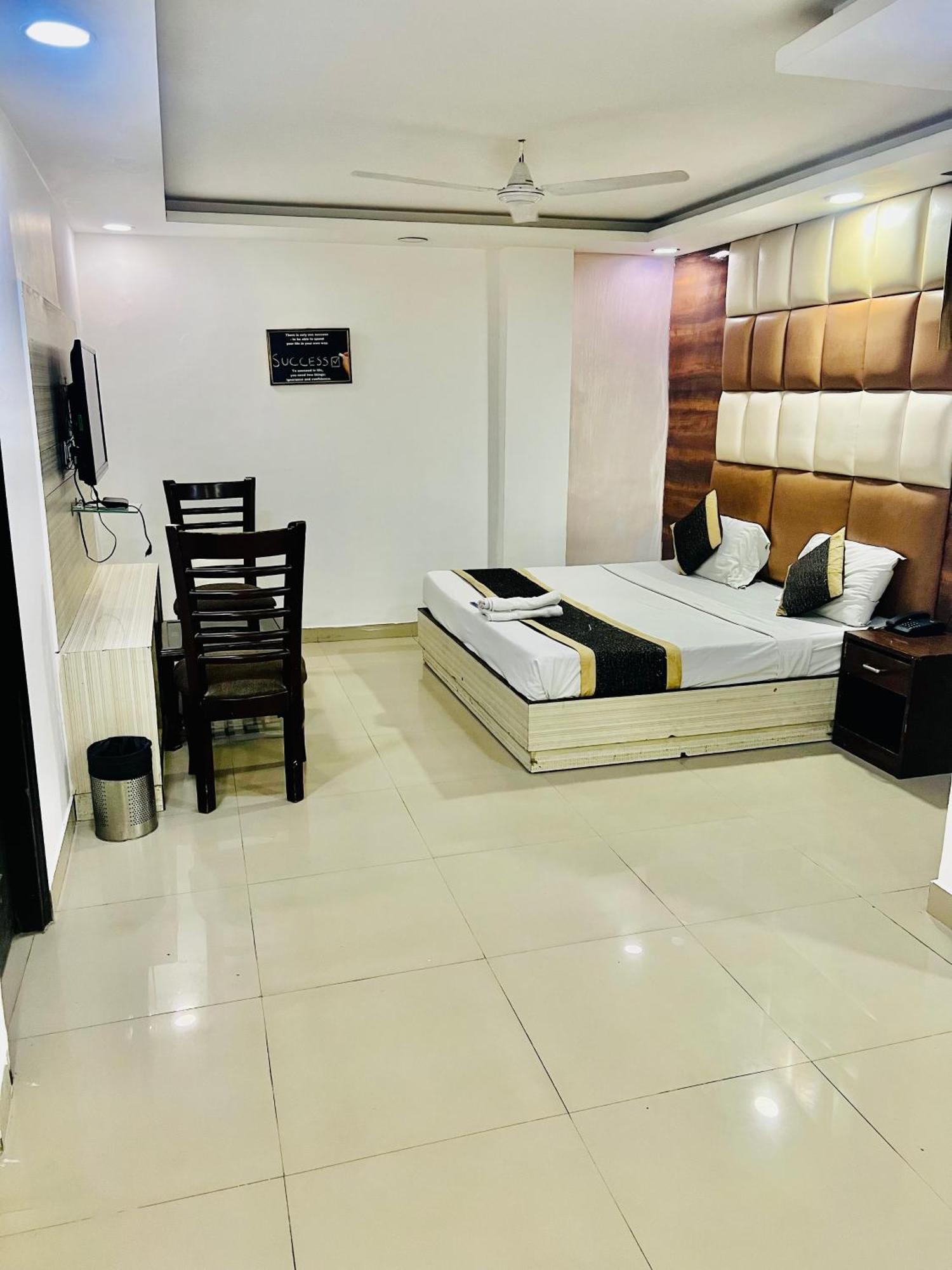Hotel นิวเดลี ภายนอก รูปภาพ