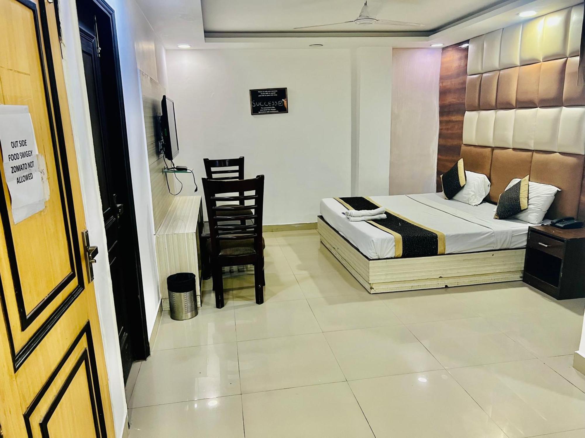 Hotel นิวเดลี ภายนอก รูปภาพ